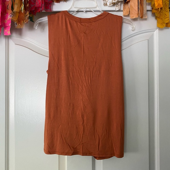 Twist open front top - Picture 2 of 5